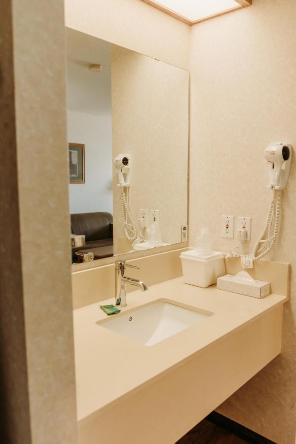 Coast Fort St John Hotel Fort St. John 外观 照片